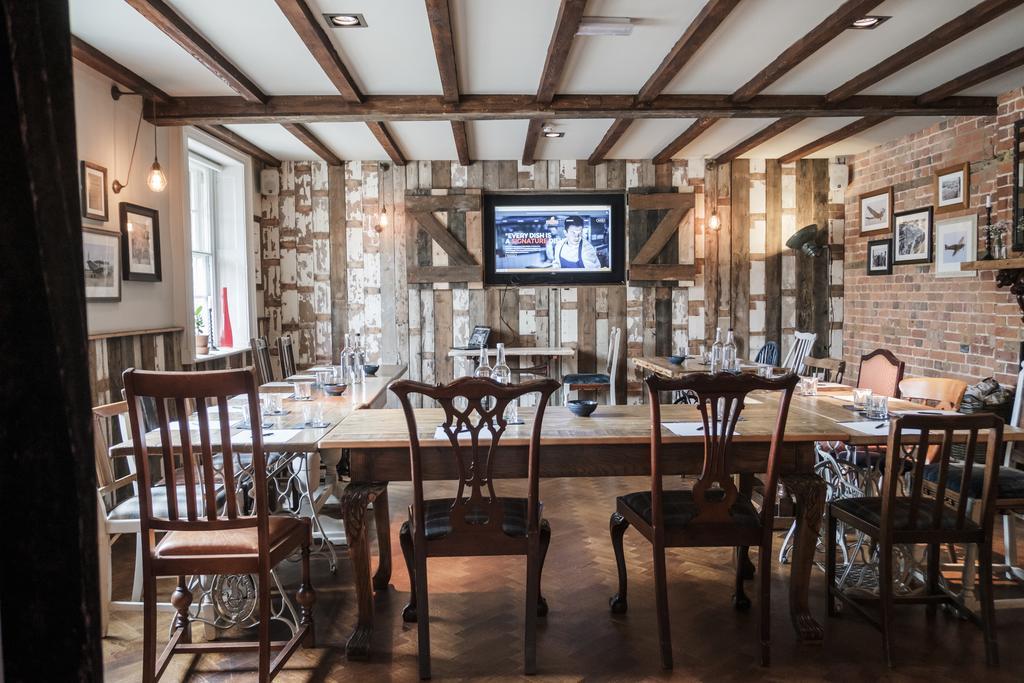 Hotel Hinds Head Aldermaston Zewnętrze zdjęcie