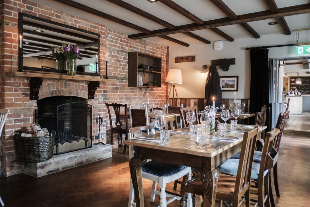 Hotel Hinds Head Aldermaston Zewnętrze zdjęcie